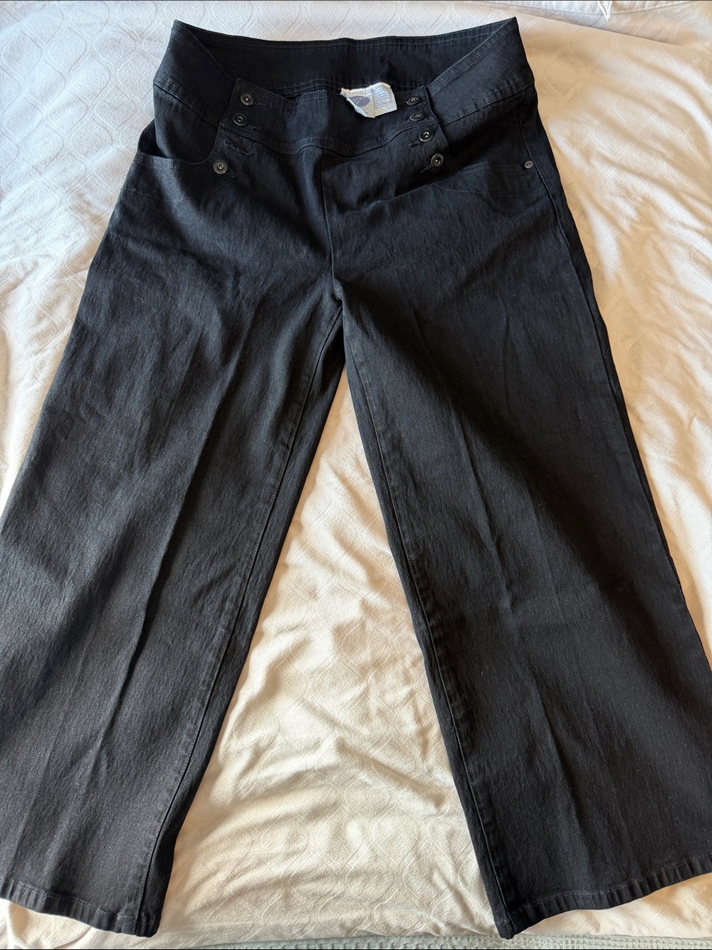 Diane Gilman Black Wide-Leg Cropped Pants with Button Accent